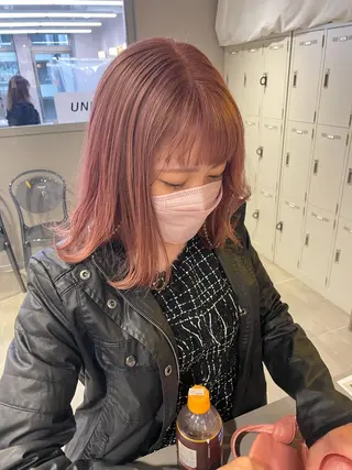 ミディアム カラー 抜け感レイヤー︴ ニュアンスカラーのヘアスタイル