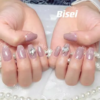 ネイル 🦋 Queenieのネイルデザイン