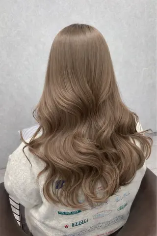 ロング カラー みのりハイトーン デザインカラーのヘアスタイル