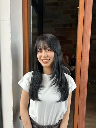 ロング 村松 麻菜のヘアスタイル