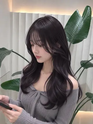 セミロング カラー ラベンダー💜グレー 🩶暗髪🖤のヘアスタイル