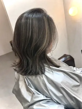 ミディアム カラー AKI 🐉のヘアスタイル
