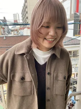ミディアム カラー 響　インナーカラー イヤリングカラーのヘアスタイル