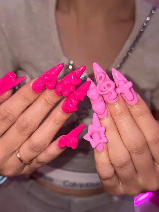 ネイル PINS16✴︎ 原宿ネイリストumiのネイルデザイン