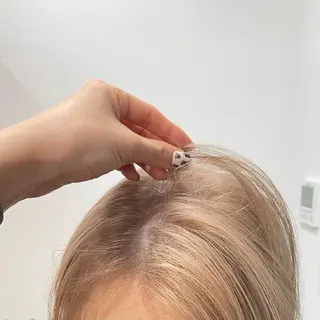 カラー ミルクティー× グレージュMOMOのヘアスタイル