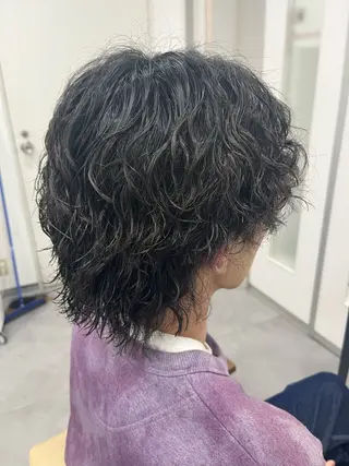 パーマ アイ／推し活 ／透明感カラーのヘアスタイル