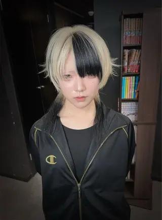 ミディアム TAIRA横浜ウルフ 🐺デザインカラーのヘアスタイル
