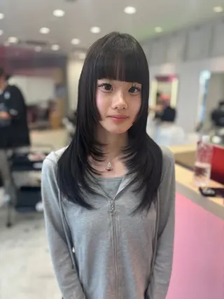 ロング 大塚 実優のヘアスタイル