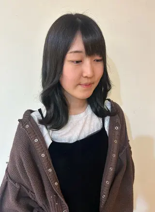 ミディアム 鈴木 美紅のヘアスタイル