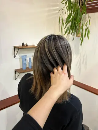 カラー 橋本 愛唯のヘアスタイル