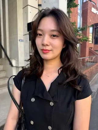 セミロング レイヤーカット\ウル フ　chinatsuのヘアスタイル