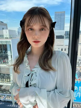 セミロング カラー ヘアアレンジ 透明感カラー🩵 レイヤーカットYUIのヘアスタイル