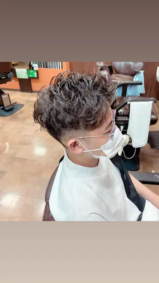 ショート パーマ メンズ 三谷 天兵のヘアスタイル