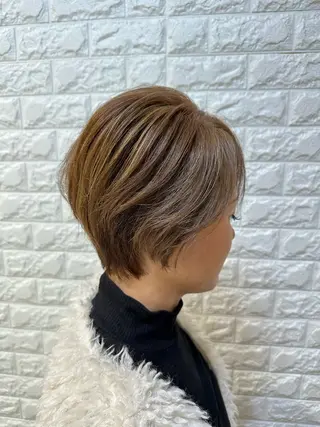 ショート 金沢 広美のヘアスタイル