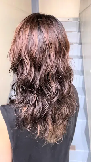 セミロング パーマ 吉田 淳則のヘアスタイル