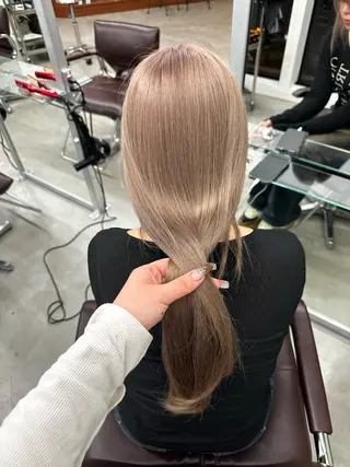 ロング タマシロカリン 艶カラー/レイヤーのヘアスタイル