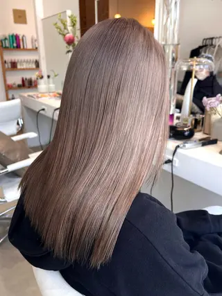 セミロング un ジュリアのヘアスタイル