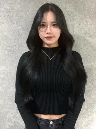 ロング カラー 紅都🫧 透明感水光カラーのヘアスタイル