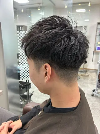 ショート メンズ 前田圭哉／ストレート ／艶髪／艶カラーのヘアスタイル