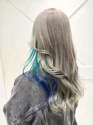 ロング カラー ハイトーンカラー シールエクステのヘアスタイル