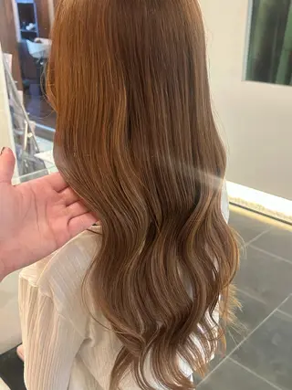ロング カラー チーフデザイナー 若林 麻衣のヘアスタイル