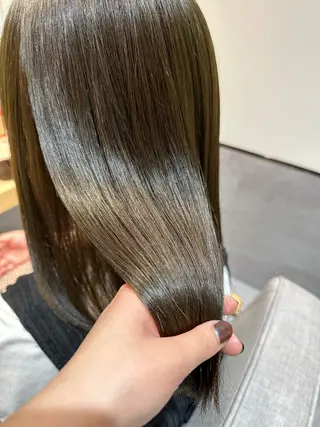 セミロング カラー やまぐち あやみのヘアスタイル