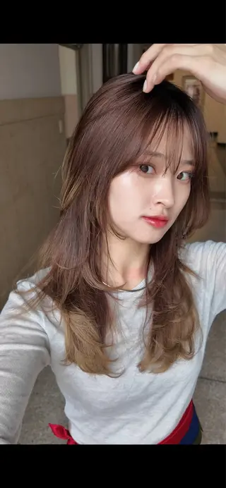 ロング ミタニ ナギサのヘアスタイル