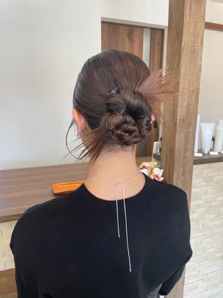 セミロング ヘアアレンジ 吉本 美希のヘアスタイル
