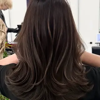 セミロング カラー ヘアアレンジ 内大久保 列夏のヘアスタイル