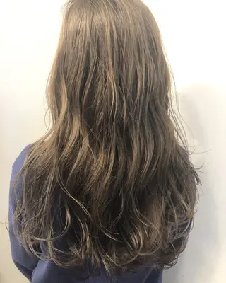 ロング カラー 岡田 拓也のヘアスタイル
