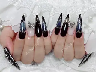 ネイル 🦋 Queenieのネイルデザイン