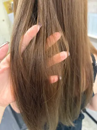 カラー MI KUのヘアスタイル