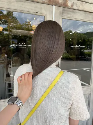 ロング 山岸 朱里のヘアスタイル