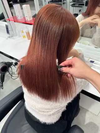 ロング カラー 縮毛ブリーチ／黒染め 複雑履歴／ホワイトのヘアスタイル