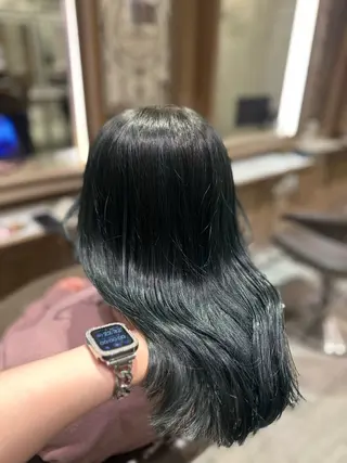 ミディアム カラー 徳平 優衣のヘアスタイル