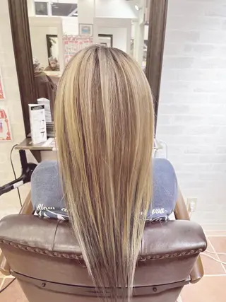 ロング カラー 大澤 唯のヘアスタイル