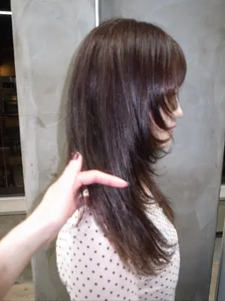 ロング カラー 湯浅 美玖のヘアスタイル