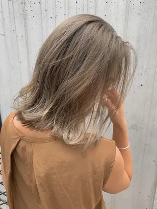 ミディアム カラー 鷺谷 玲奈のヘアスタイル