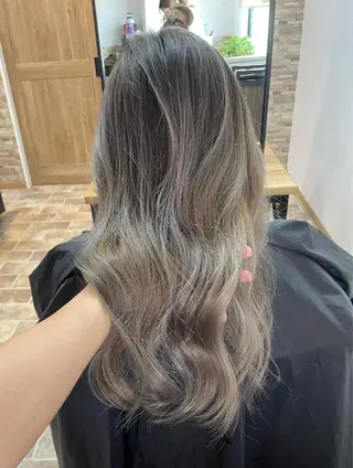 ロング カラー YUI/ ブリーチカラー🌷のヘアスタイル