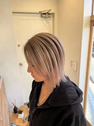 ミディアム ブリーチカラー HAZUKI🦖のヘアスタイル