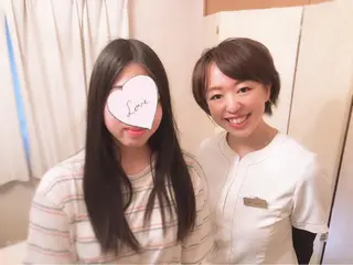 ショート パーマ ヘアアレンジ キッズ ネイル マツエク・マツパ ニキビ跡専門サロン Ainaのエステ・リラクイメージ