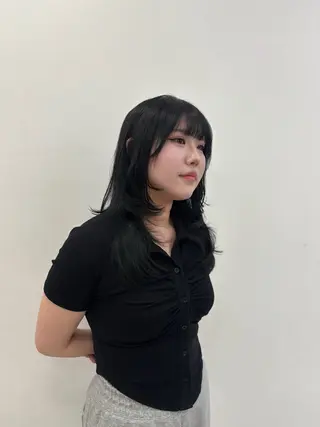 セミロング カラー 抜け感レイヤー︴ ニュアンスカラーのヘアスタイル
