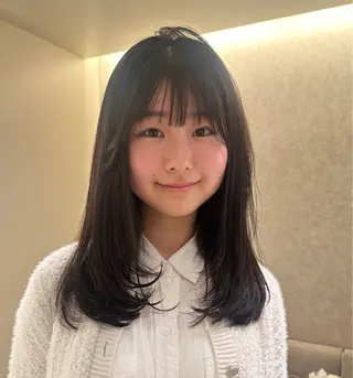 セミロング 金ウンス 髪質改善カラーのヘアスタイル