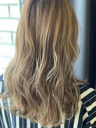 セミロング カラー LUXBE LUCEのヘアスタイル