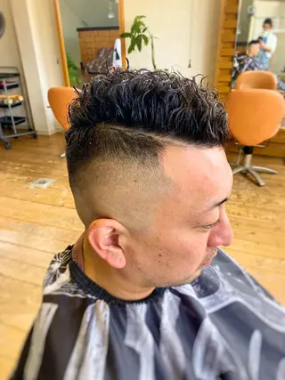 ショート タカハシ ユウヤのヘアスタイル
