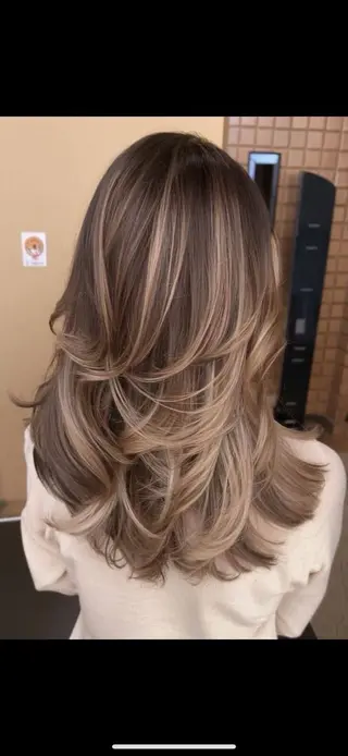 カラー YOLO 渋谷 nanamiのヘアスタイル
