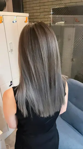 セミロング カラー 難波ブリーチカラー 伊藤洋輝のヘアスタイル