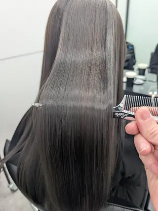 ロング 艶髪/オリーブ系/ 肌が綺麗に見えるお色のヘアスタイル