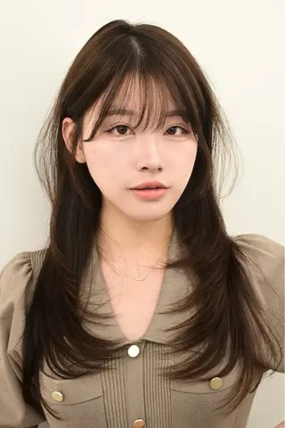 セミロング 割れない顔まわり× 小顔補正レイヤー難波のヘアスタイル
