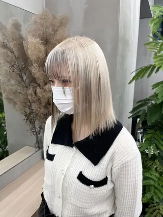 ミディアム カラー イツク ⚡️ ルーツ/ハイトーンのヘアスタイル